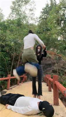 图片[11]_【高难度挑战美学】双S-女神户外遛狗-绑树上酷刑惩治【双视角版】_HD绳艺资源