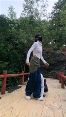 图片[16]_【高难度挑战美学】双S-女神户外遛狗-绑树上酷刑惩治【双视角版】_HD绳艺资源