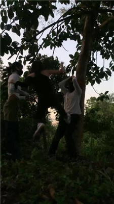 图片[18]_【高难度挑战美学】双S-女神户外遛狗-绑树上酷刑惩治【双视角版】_HD绳艺资源