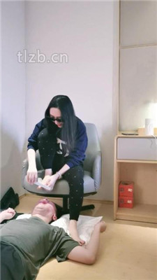 图片[8]_【羽神】跪舔超臭长靴白棉袜/吃脚皮臭脚踩脸_HD绳艺资源