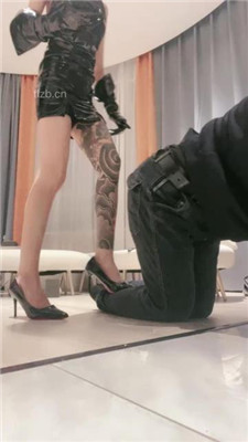 图片[17]_【秋秋】酒吧陪酒S-长靴高跟踩狗爪/人肉座椅/闻舔网袜白袜_HD绳艺资源