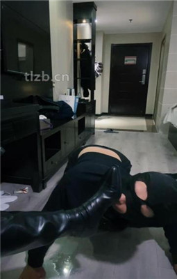 图片[13]_【孤傲女帝】长靴S-全体重踩踏-骑马转胯-喝圣水-耳光_HD绳艺资源