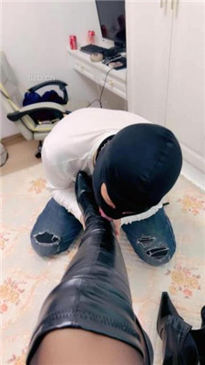 图片[13]_【伊兮夫妻】长靴黑丝暗黑系-靴底踩头-踢踹_HD绳艺资源