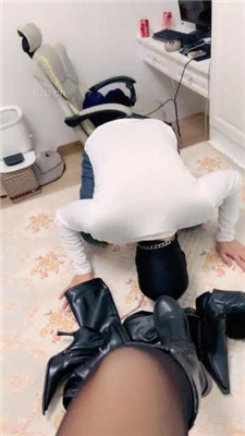 图片[17]_【伊兮夫妻】长靴黑丝暗黑系-靴底踩头-踢踹_HD绳艺资源