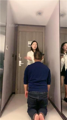 【小雅老师】艺术吸香水/喝圣水/舔脏鞋底/踹狗头/耳光_HD绳艺资源