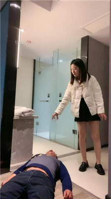 图片[6]_【小雅老师】艺术吸香水/喝圣水/舔脏鞋底/踹狗头/耳光_HD绳艺资源