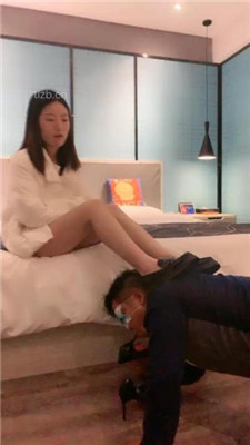 图片[10]_【小雅老师】艺术吸香水/喝圣水/舔脏鞋底/踹狗头/耳光_HD绳艺资源