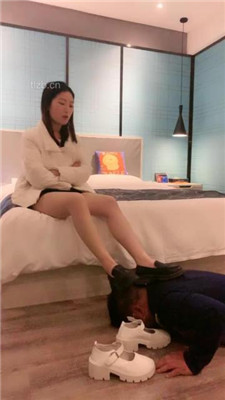 图片[12]_【小雅老师】艺术吸香水/喝圣水/舔脏鞋底/踹狗头/耳光_HD绳艺资源