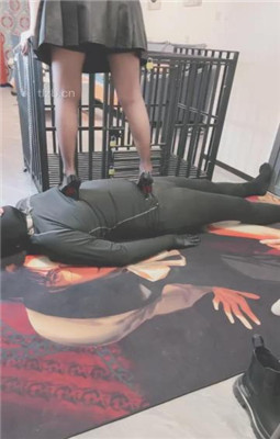 图片[4]_【芷镜小主】短靴-黑丝高跟全体重踩地毯_HD绳艺资源