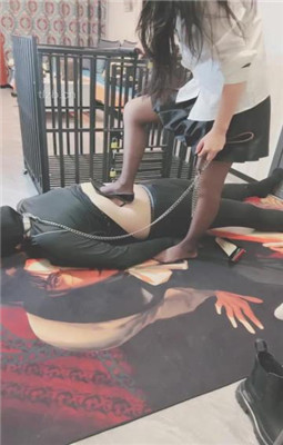 图片[6]_【芷镜小主】短靴-黑丝高跟全体重踩地毯_HD绳艺资源