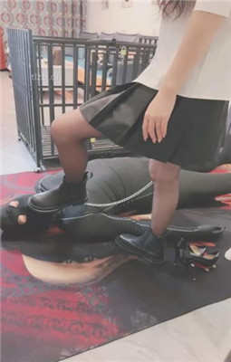 图片[10]_【芷镜小主】短靴-黑丝高跟全体重踩地毯_HD绳艺资源