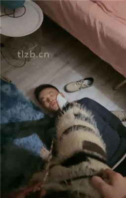 图片[9]_【小蛇】吐口水/耳光抽/舔运动鞋白袜/吃烟头_HD绳艺资源