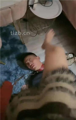 图片[13]_【小蛇】吐口水/耳光抽/舔运动鞋白袜/吃烟头_HD绳艺资源