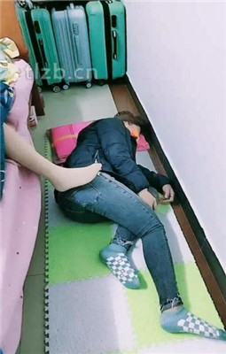 【樱女王】樱女王羞辱调教，舔脏鞋底，全体重踩踏，随意践踏，踹脸等！YC-230303-3
