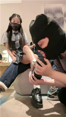 图片[17]_【菜小心】情侣主虐绿帽-闻脚猜主人/混合圣水泡面【完整版】_HD绳艺资源