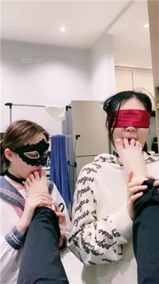 【小羊】母畜下跪舔原味裸足_HD绳艺资源