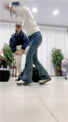 图片[4]_【橙子大大】双S-运动鞋高难度挑战踢踹踩踏【双视角版】_HD绳艺资源