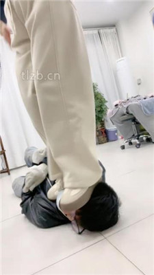 图片[14]_【橙子大大】双S-运动鞋高难度挑战踢踹踩踏【双视角版】_HD绳艺资源