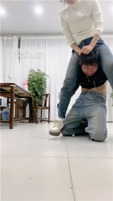 图片[15]_【橙子大大】双S-运动鞋高难度挑战踢踹踩踏【双视角版】_HD绳艺资源