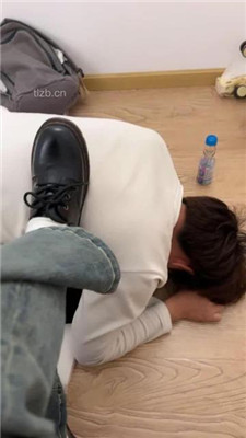 图片[3]_【supp】皮鞋白袜踩-训练深喉踩_HD绳艺资源