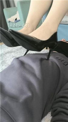 图片[15]_【稚主】耳光抽/裸足捂脸/踩踏_HD绳艺资源