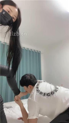 【三娘】皮裤女神裸足踩地毯【下】_HD绳艺资源