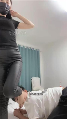 图片[2]_【三娘】皮裤女神裸足踩地毯【下】_HD绳艺资源