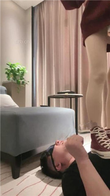 图片[4]_【筱月】跪舔帆布鞋底/丝袜裸足深喉/腿绞窒息_HD绳艺资源