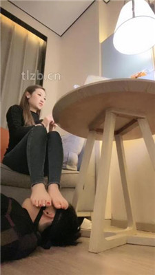 图片[4]_【魅儿s】脚下喂食/喝圣水/裸足踩狗脸_HD绳艺资源