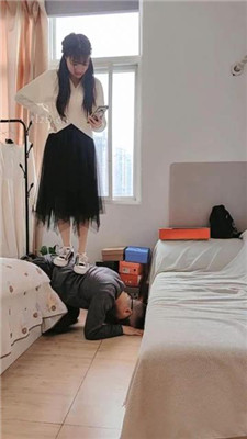 图片[3]_【半糖S】运动后帆布鞋白袜+高跟全体重踩地毯_HD绳艺资源