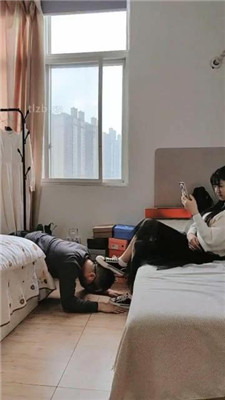 图片[4]_【半糖S】运动后帆布鞋白袜+高跟全体重踩地毯_HD绳艺资源