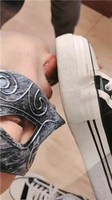 图片[5]_【半糖S】运动后帆布鞋白袜+高跟全体重踩地毯_HD绳艺资源