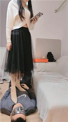 图片[10]_【半糖S】运动后帆布鞋白袜+高跟全体重踩地毯_HD绳艺资源