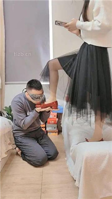 图片[12]_【半糖S】运动后帆布鞋白袜+高跟全体重踩地毯_HD绳艺资源