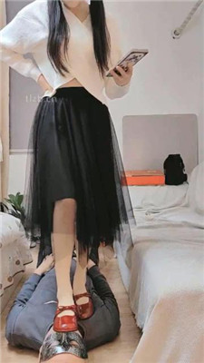 图片[15]_【半糖S】运动后帆布鞋白袜+高跟全体重踩地毯_HD绳艺资源