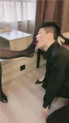 图片[2]_【赵奈奈】高难度挑战虐-藤条抽/踢踹/舔脏鞋深喉/口水/脚踩喂食_HD绳艺资源