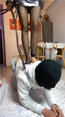 苏苏持续高跟重伤旧伤伤口取乐 美白脚360度脸部旋转挤压变形长达10多分钟 YC-230309-2