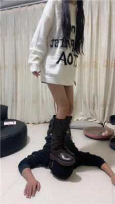 苏苏持续高跟重伤旧伤伤口取乐 美白脚360度脸部旋转挤压变形长达10多分钟 YC-230309-2