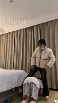 苏苏持续高跟重伤旧伤伤口取乐 美白脚360度脸部旋转挤压变形长达10多分钟 YC-230309-2