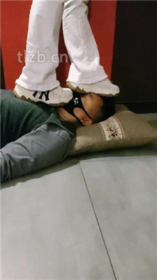 图片[8]_【郡主大人】运动鞋全体重踩踏/棉袜塞嘴【双视角版】_HD绳艺资源