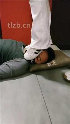 图片[12]_【郡主大人】运动鞋全体重踩踏/棉袜塞嘴【双视角版】_HD绳艺资源