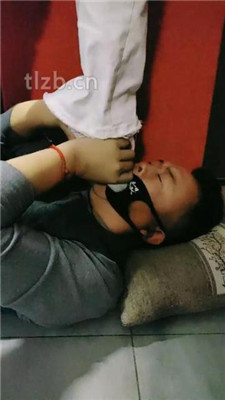 图片[15]_【郡主大人】运动鞋全体重踩踏/棉袜塞嘴【双视角版】_HD绳艺资源