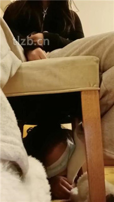 图片[8]_【爱可呀】母畜-舔毛拖鞋/吃白棉袜/脚踩喂食/转胯_HD绳艺资源