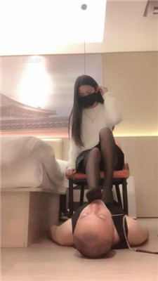 图片[11]_【于于鱼】高跟黑丝裸足踩地毯狗_HD绳艺资源