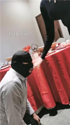 图片[16]_【朱迪绳艺导师】户外双S-桌底视角喂食【双视角版】_HD绳艺资源