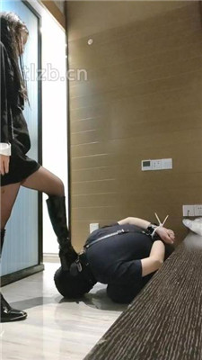 学生娇娇指令闻臭袜子