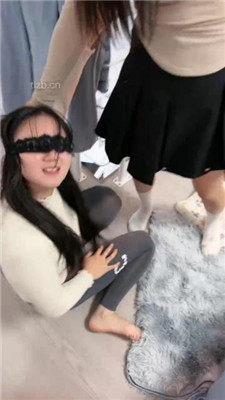 图片[15]_【橙宝】双母畜伺候-裸足插嘴踩脸【完整版】_HD绳艺资源