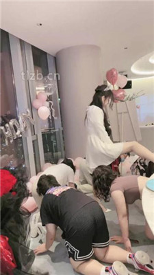 图片[12]_【时安】劲爆群调-男女奴跪拜/踩狗爪/训练舔脏鞋/一桶圣水_HD绳艺资源