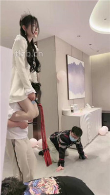 图片[16]_【时安】劲爆群调-男女奴跪拜/踩狗爪/训练舔脏鞋/一桶圣水_HD绳艺资源