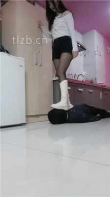 图片[5]_【文文文文】素人小姐姐-长靴全体重踩踏/黑丝脚捂脸/脚底喂食_HD绳艺资源